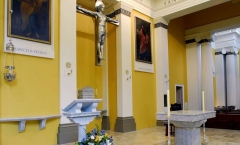 Marble altar - ambo - credence table - shelves and tabernacle Marble altar - ambo - credence table - shelves and tabernacle