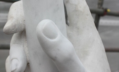 Statue with repaired fingers - finger tips Statue with repaired fingers - finger tips