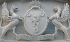 Heraldic Statue in Portland stone Heraldic Statue in Portland stone